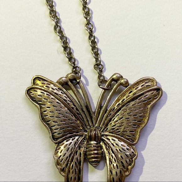 Antique/Vintage Silver butterfly necklace - Picture 2 of 2